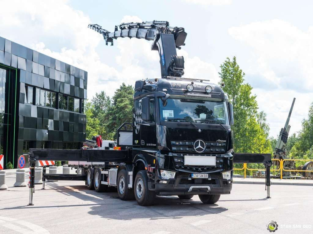 Mercedes-Benz AROCS 3251 8x4 HMF 8520 Fly Jib Winch - Truk derek: gambar 2 Mercedes-Benz AROCS 3251 8x4 HMF 8520 Fly Jib Winch - Truk derek: gambar 2