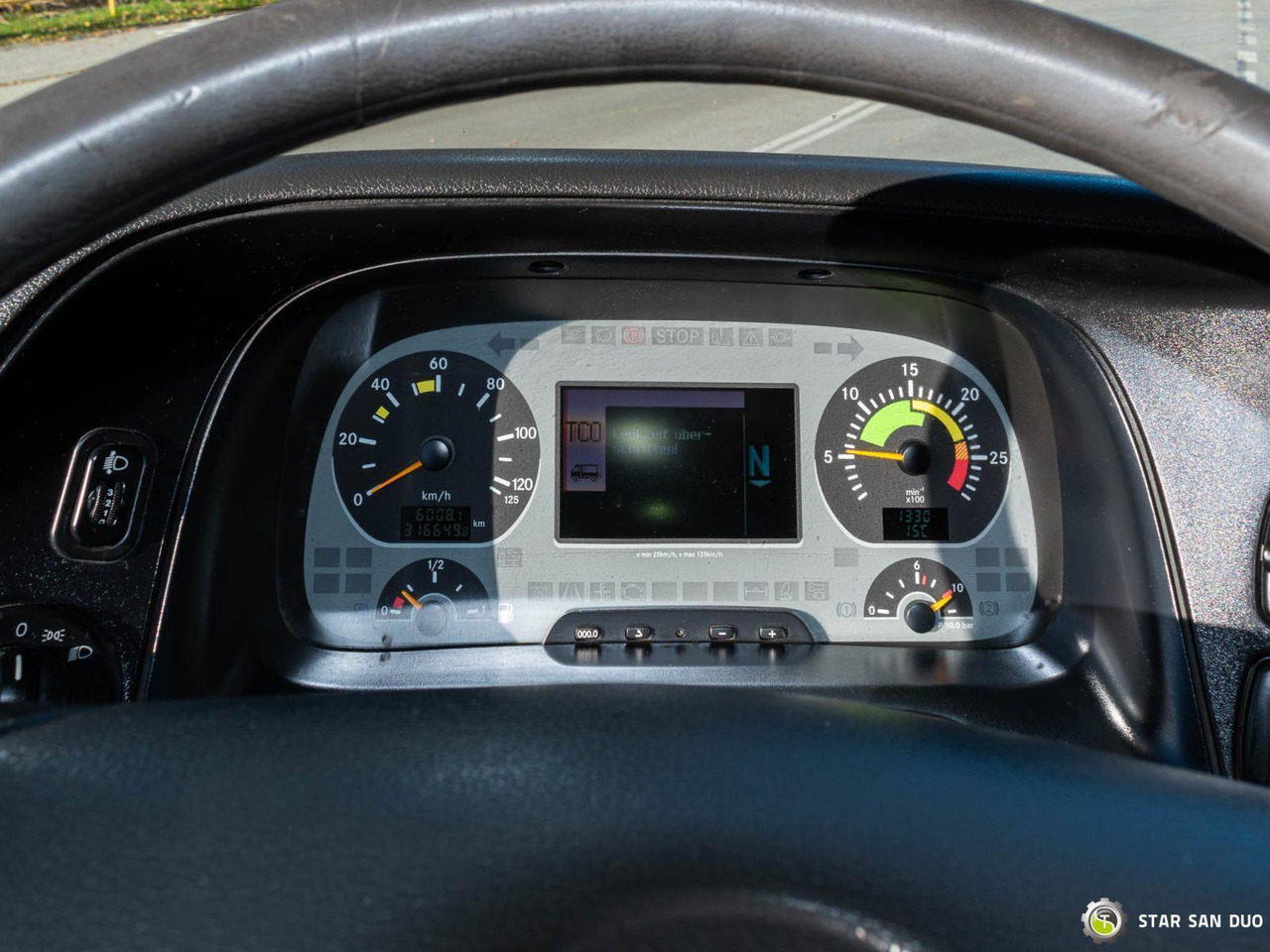 Truk derek : gambar 18