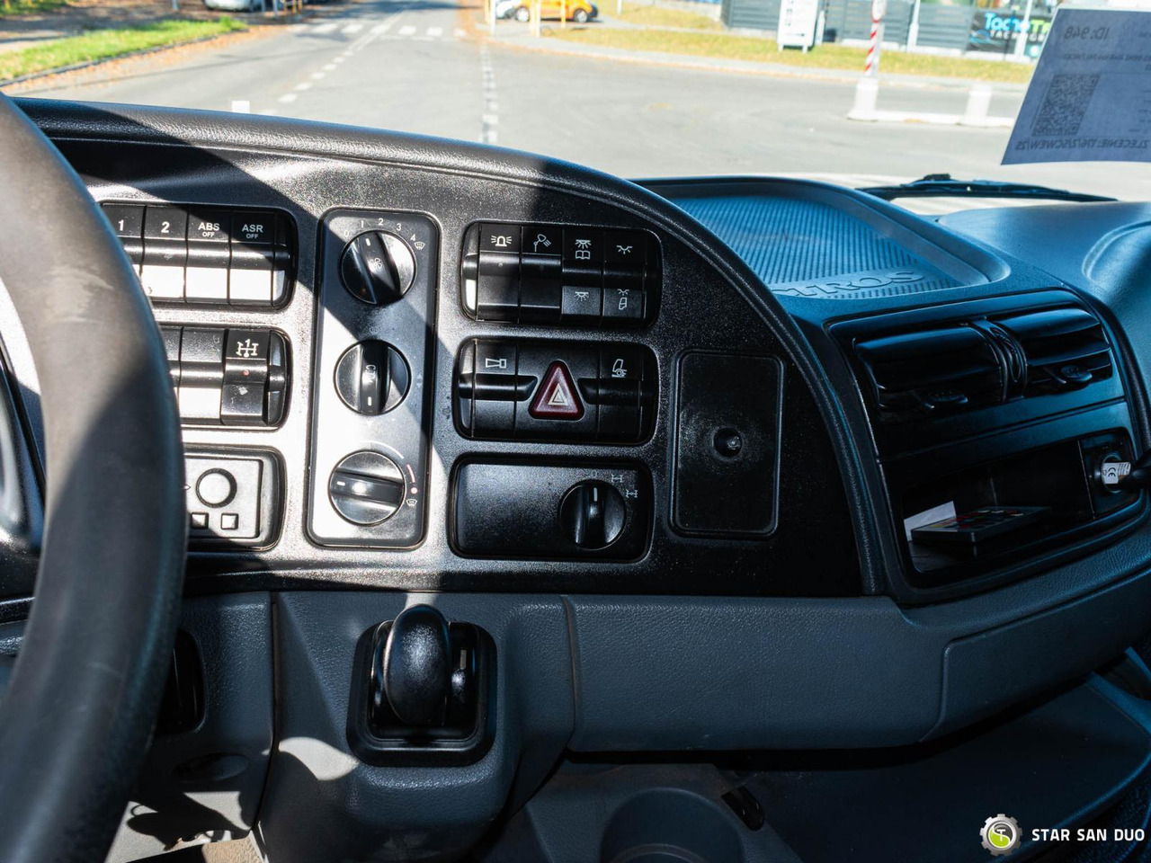 Truk derek : gambar 22