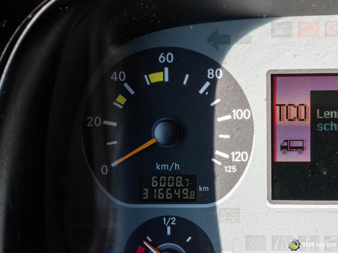 Truk derek : gambar 19