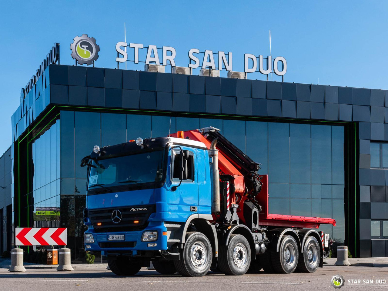 Truk derek : gambar 8