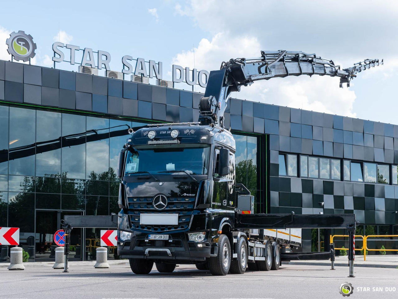 - Truk derek: gambar 1 - Truk derek: gambar 1