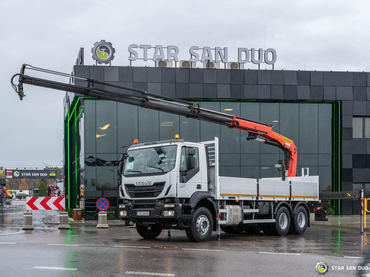 - Truk derek: gambar 1 - Truk derek: gambar 1