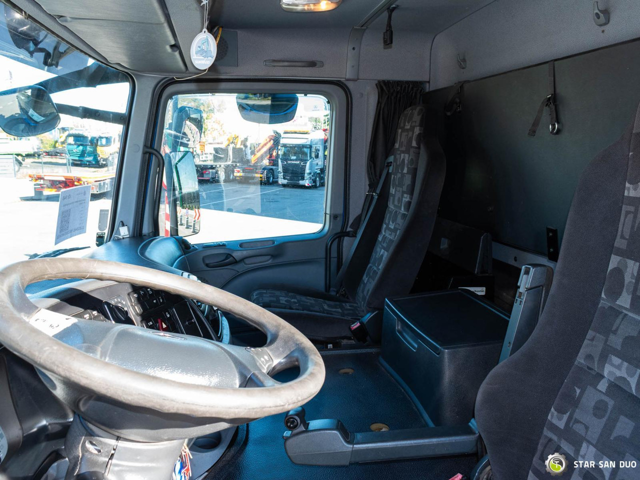 Truk derek : gambar 17