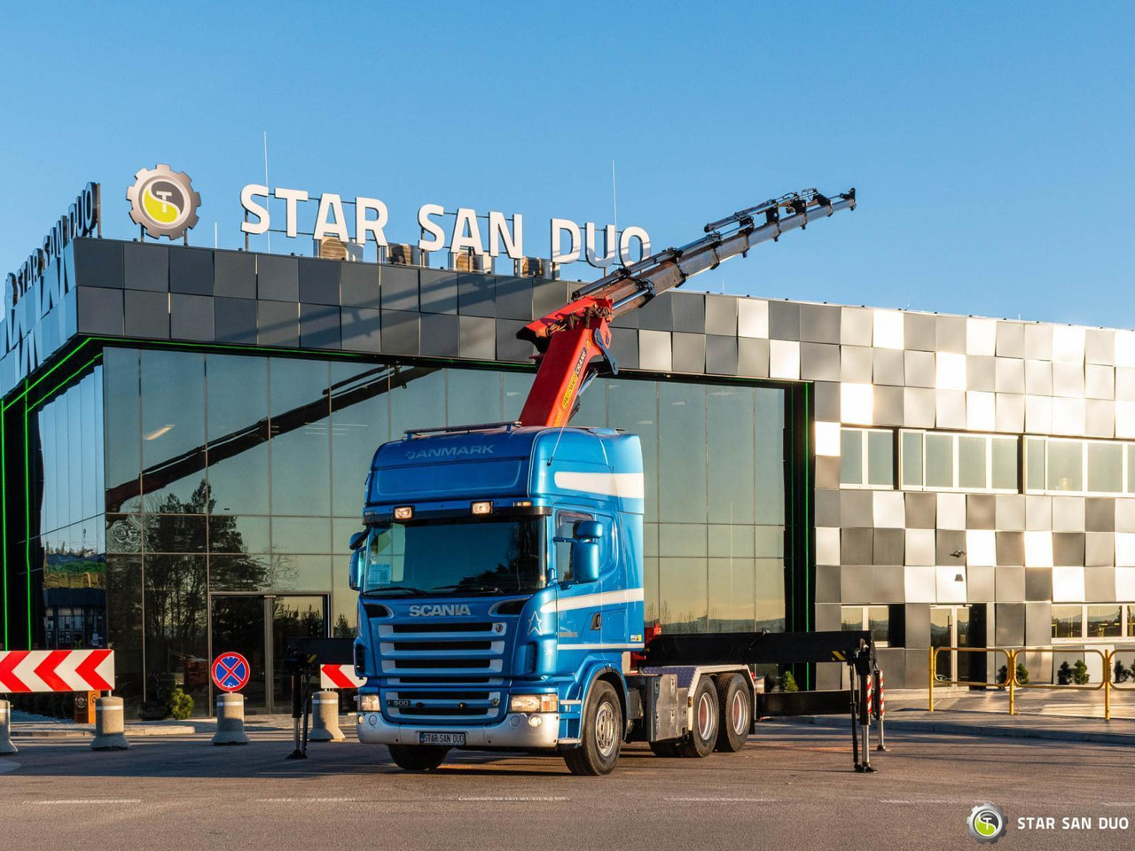 - Truk derek: gambar 3 - Truk derek: gambar 3