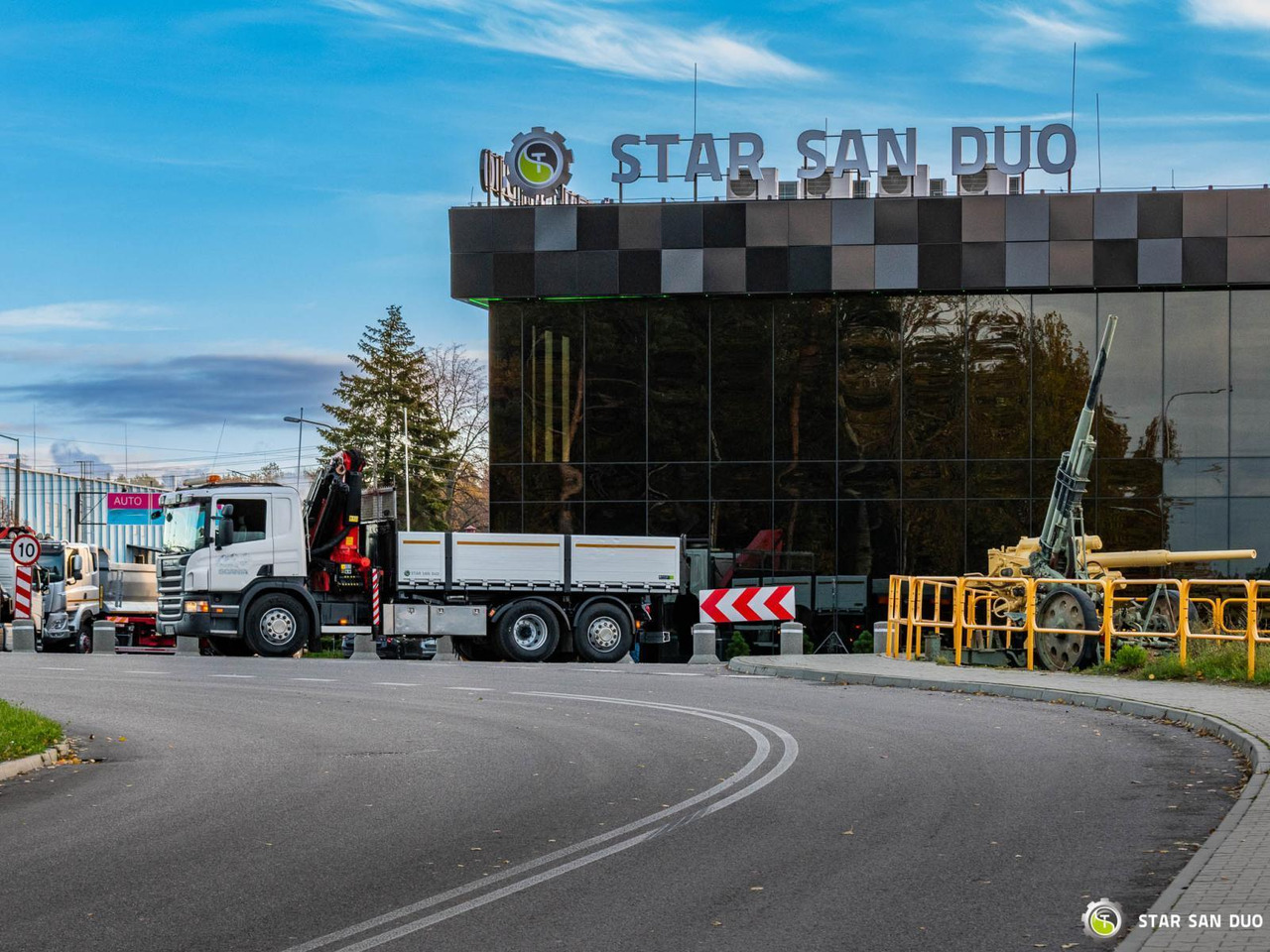 - Truk jungkit: gambar 2 - Truk jungkit: gambar 2