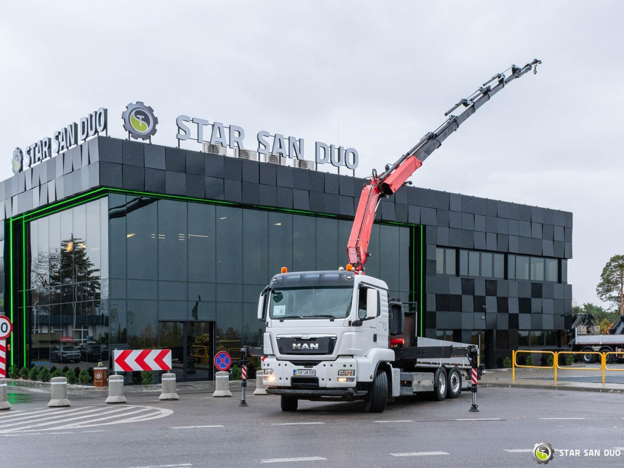 - Truk derek: gambar 1 - Truk derek: gambar 1