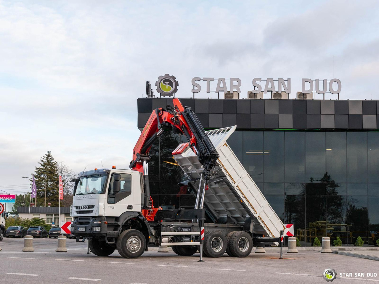 - Truk derek: gambar 1 - Truk derek: gambar 1