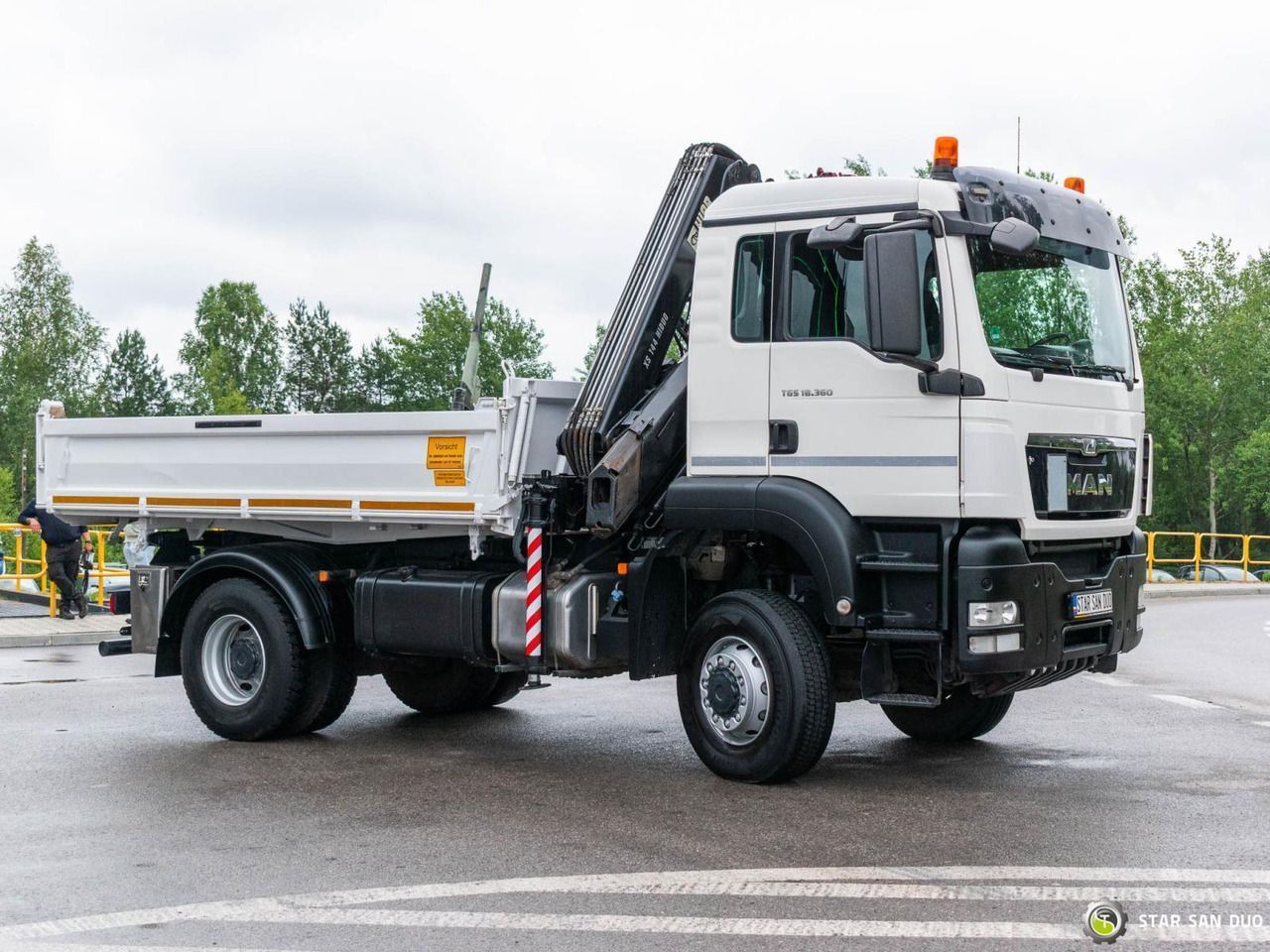 Truk jungkit : gambar 12