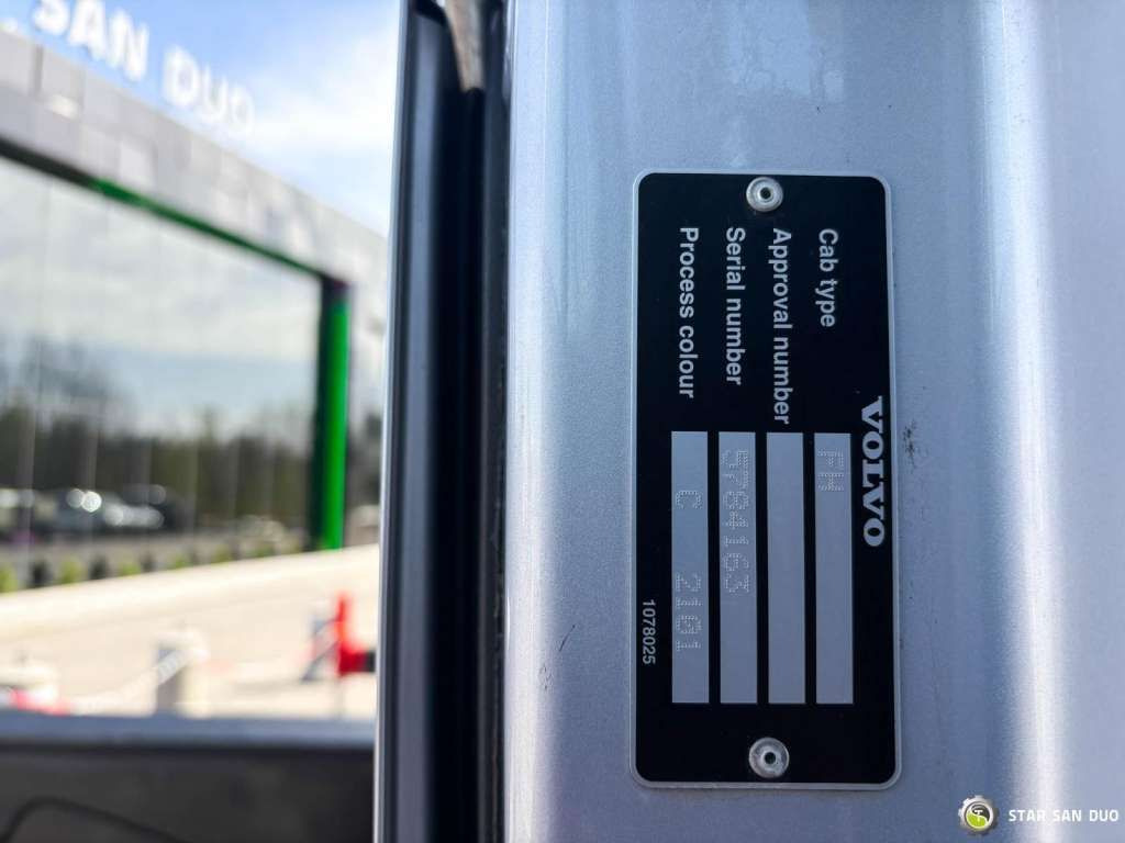 Tractor head Volvo  FH 500 8x4*4 PK65002 Fly JIB Crane 7456 h Winch: gambar 28 Tractor head Volvo  FH 500 8x4*4 PK65002 Fly JIB Crane 7456 h Winch: gambar 28