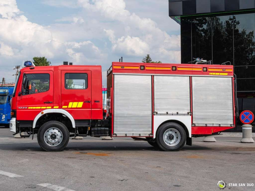 Mercedes-Benz 4x4 ATEGO 1225 CNBOP Fire Brigade - Truk: gambar 4 Mercedes-Benz 4x4 ATEGO 1225 CNBOP Fire Brigade - Truk: gambar 4