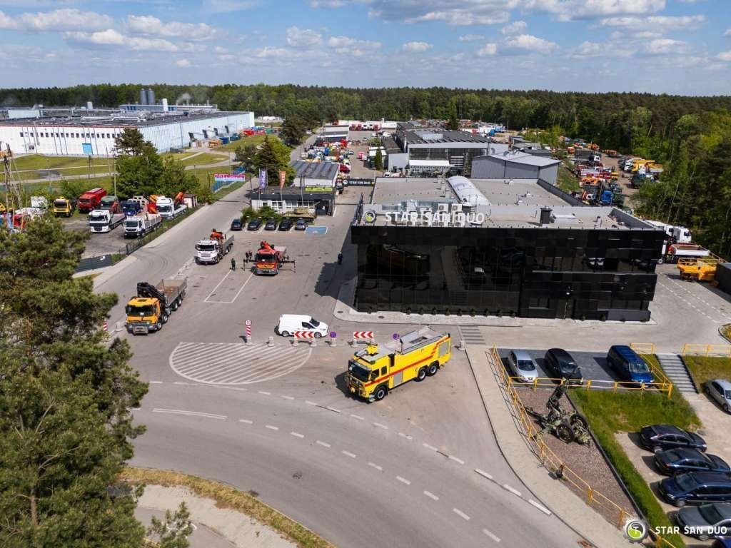 Volvo FM 460 6x6 Rosenbauer Fire Truck LSP Water Tank - Truk: gambar 2 Volvo FM 460 6x6 Rosenbauer Fire Truck LSP Water Tank - Truk: gambar 2
