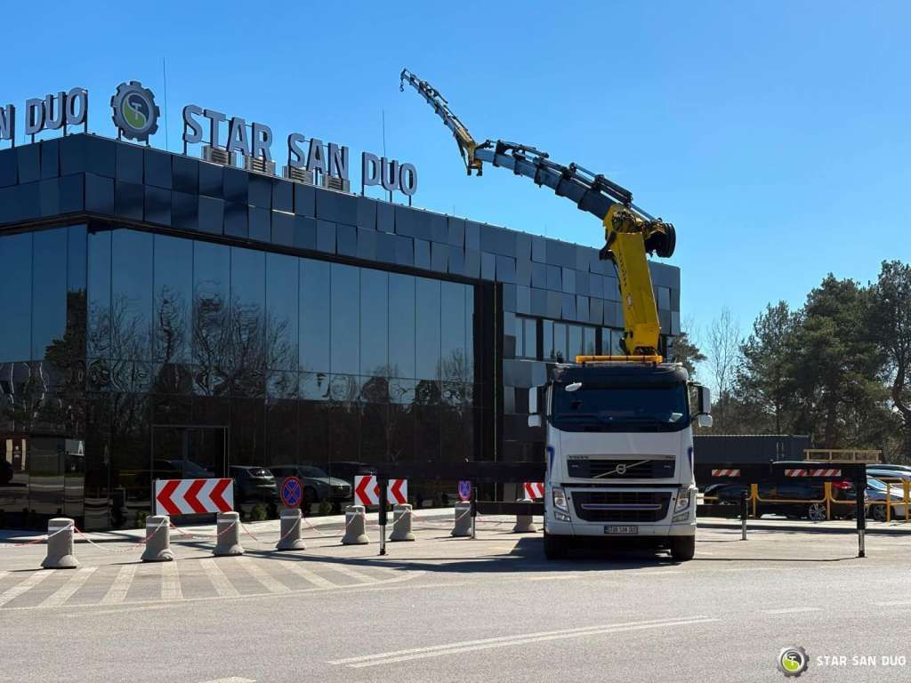 Volvo FH 520 8x4 HMF ODIN K6 EURO 5 FLY JIB Crane - Truk derek: gambar 2 Volvo FH 520 8x4 HMF ODIN K6 EURO 5 FLY JIB Crane - Truk derek: gambar 2