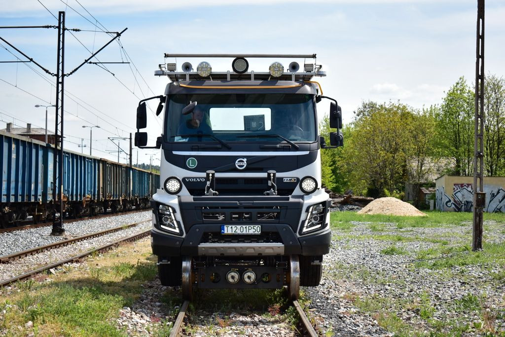 Pengangkut kontainer/ Container truck, Truk derek Volvo NEW FMX 8x4 RAIL ROAD SCHIENEN TWO WAY: gambar 8