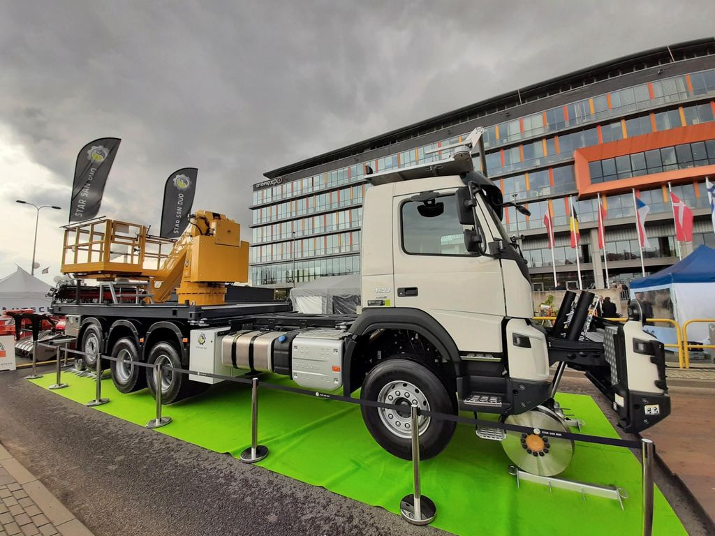 Pengangkut kontainer/ Container truck, Truk derek Volvo NEW FMX 8x4 RAIL ROAD SCHIENEN TWO WAY: gambar 20