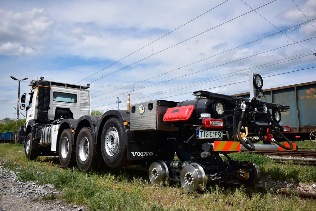 Pengangkut kontainer/ Container truck, Truk derek Volvo NEW FMX 8x4 RAIL ROAD SCHIENEN TWO WAY: gambar 18