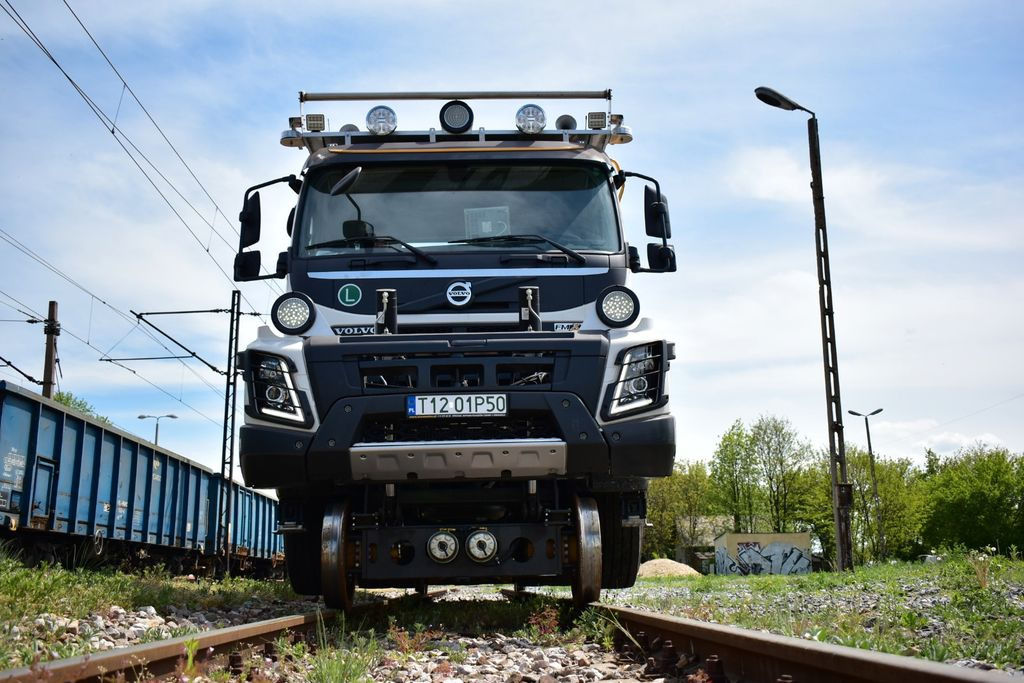 Pengangkut kontainer/ Container truck, Truk derek Volvo NEW FMX 8x4 RAIL ROAD SCHIENEN TWO WAY: gambar 10