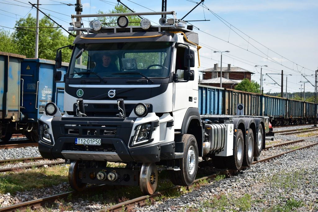 Pengangkut kontainer/ Container truck, Truk derek Volvo NEW FMX 8x4 RAIL ROAD SCHIENEN TWO WAY: gambar 19