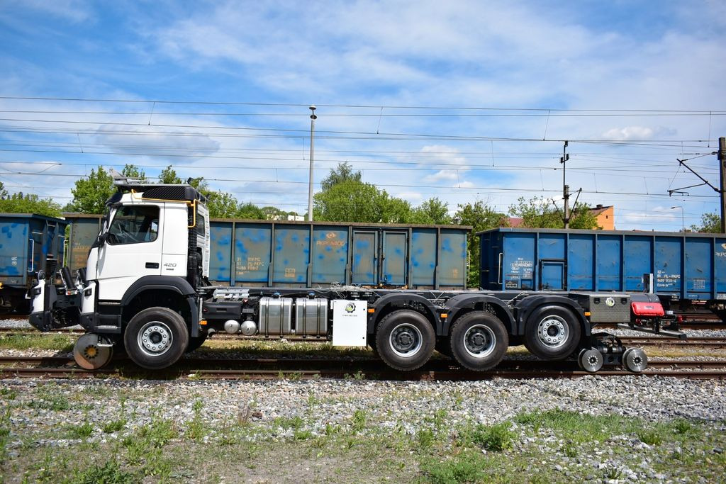 Pengangkut kontainer/ Container truck, Truk derek Volvo NEW FMX 8x4 RAIL ROAD SCHIENEN TWO WAY: gambar 13