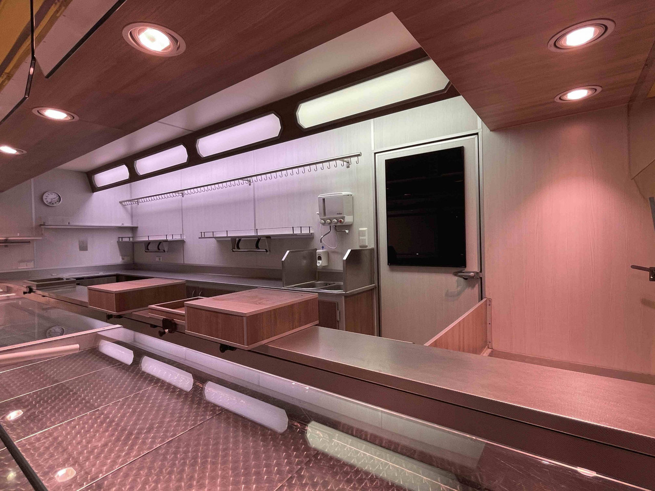 Truk penjual Wochenmarktmobil Esselmann: gambar 14 Truk penjual Wochenmarktmobil Esselmann: gambar 14