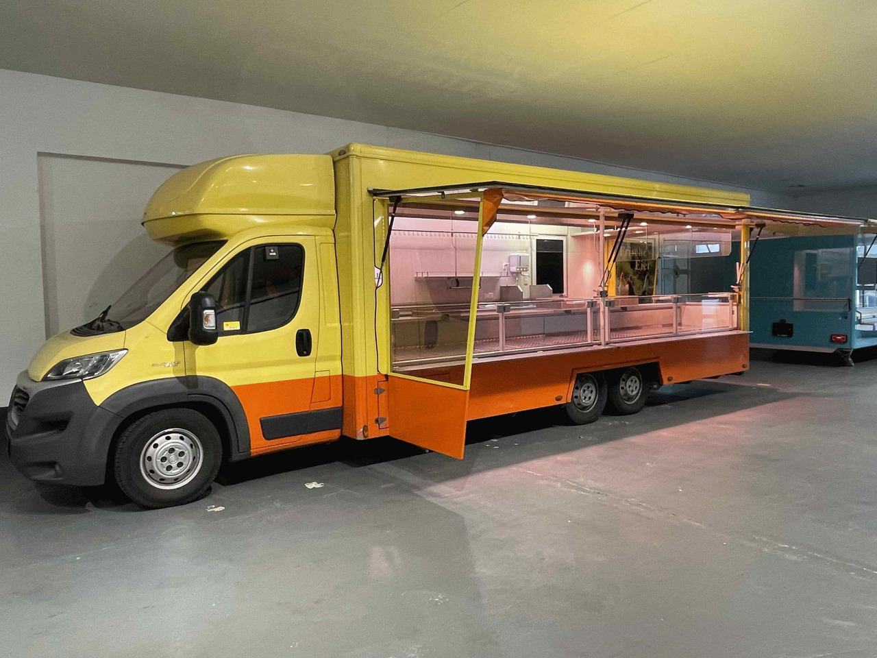 Truk penjual Wochenmarktmobil Esselmann: gambar 17 Truk penjual Wochenmarktmobil Esselmann: gambar 17