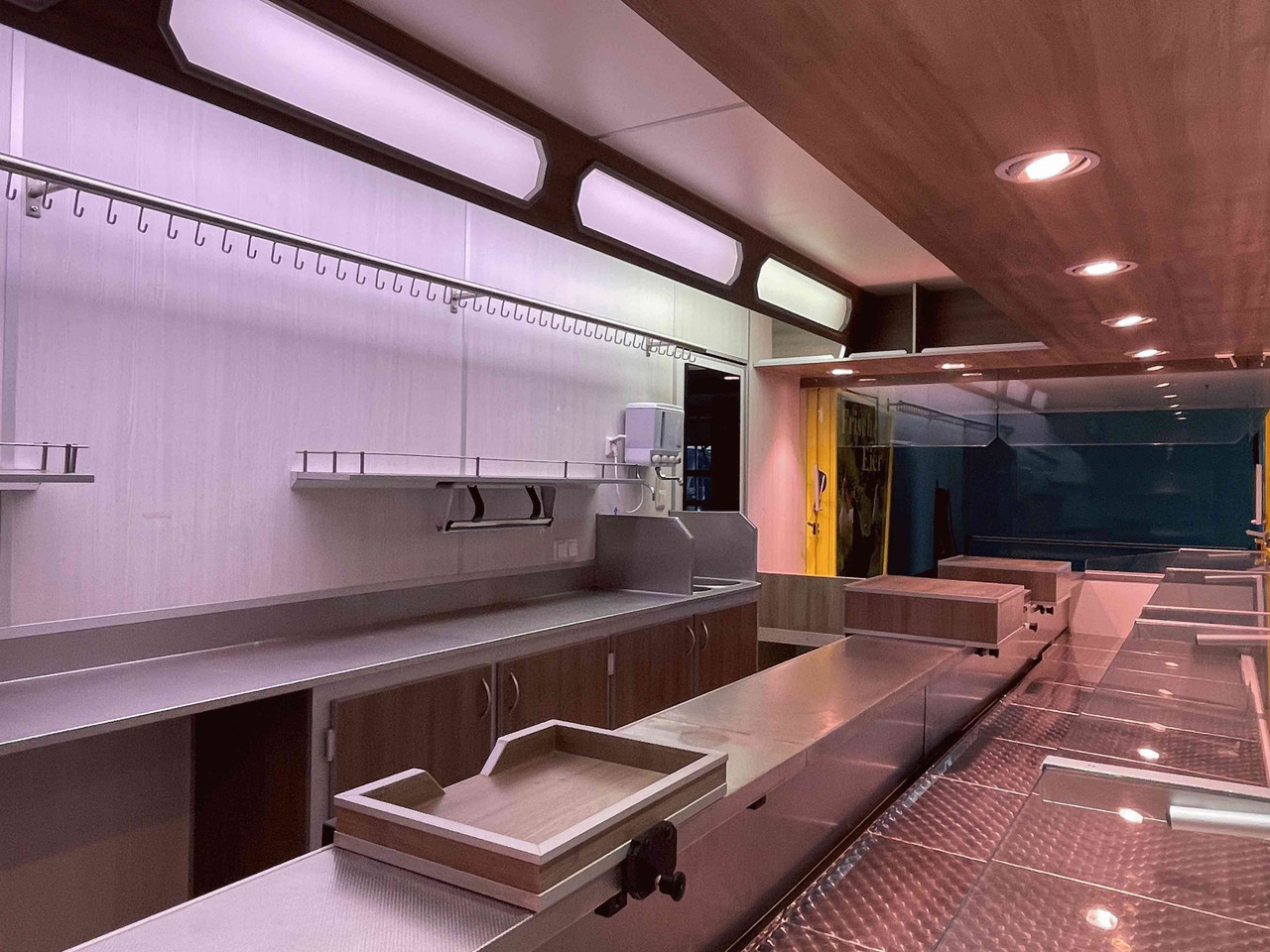 Truk penjual Wochenmarktmobil Esselmann: gambar 12 Truk penjual Wochenmarktmobil Esselmann: gambar 12