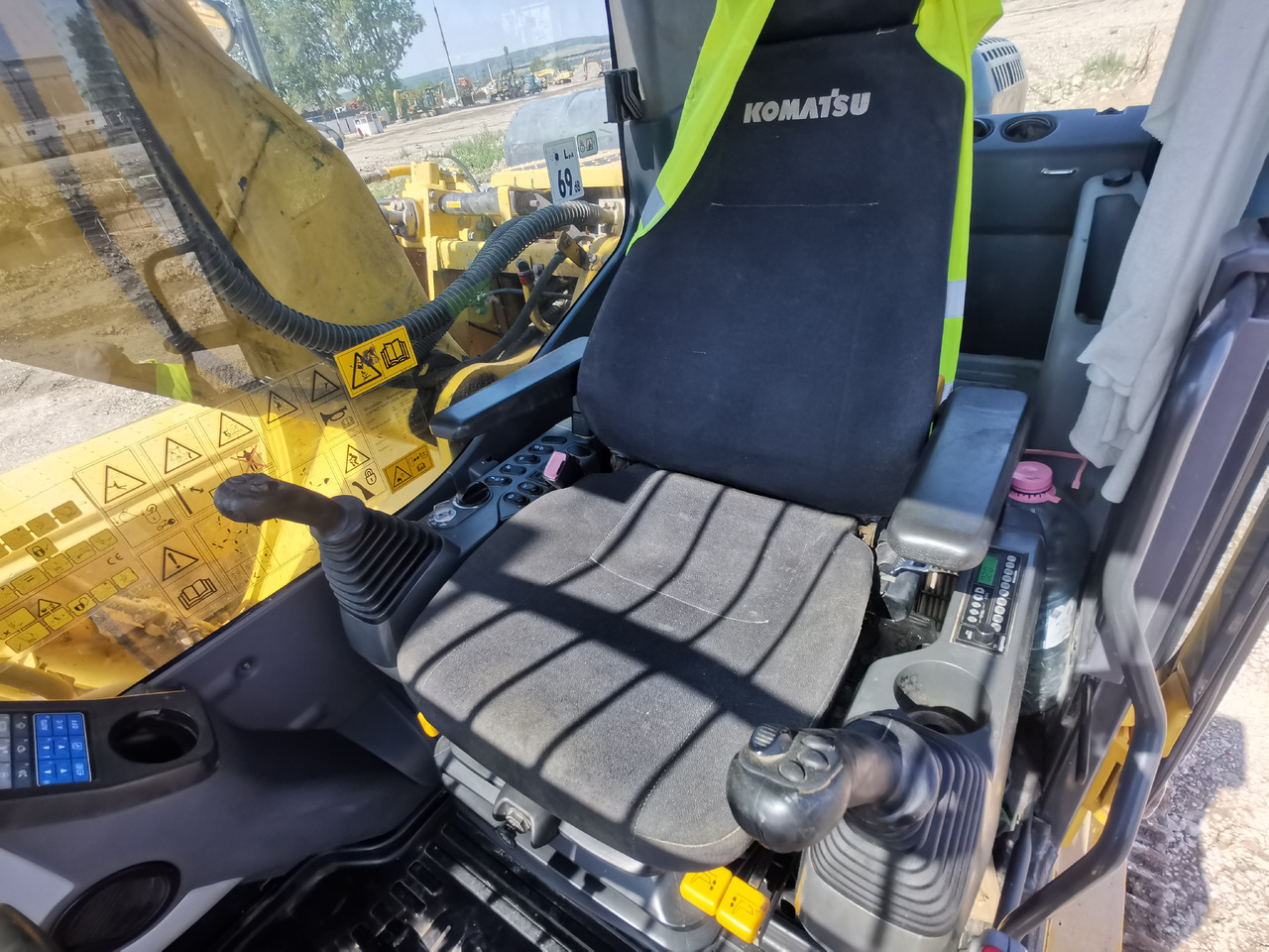 Ekskavator KOMATSU PC210 LC - 8: gambar 13