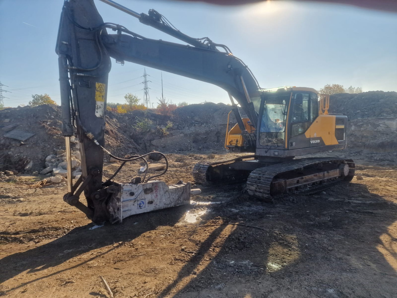 VOLVO EC220 E - Ekskavator: gambar 1 VOLVO EC220 E - Ekskavator: gambar 1