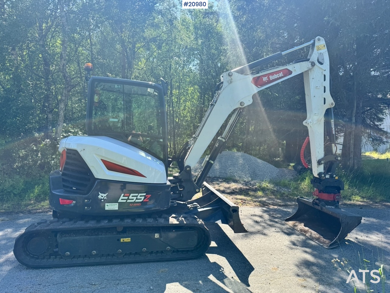 Bobcat E55Z Minigraver m/ Rototilt og 2 skuffer. 230 timer! - Ekskavator mini: gambar 1 Bobcat E55Z Minigraver m/ Rototilt og 2 skuffer. 230 timer! - Ekskavator mini: gambar 1