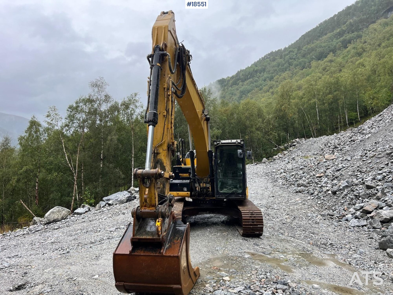 Caterpillar 320E - Ekskavator perayap: gambar 4 Caterpillar 320E - Ekskavator perayap: gambar 4