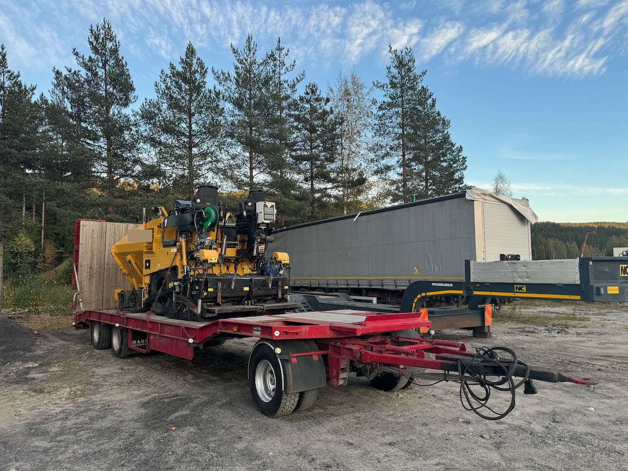 Caterpillar AP 300 - Paver aspal: gambar 1 Caterpillar AP 300 - Paver aspal: gambar 1