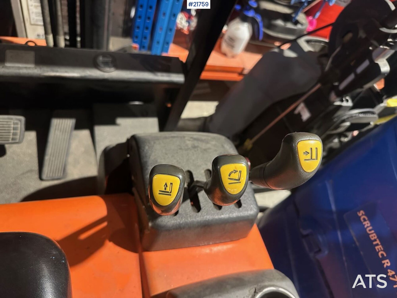 Daewoo B20T truck m/ 4,5 m løftehøyde - Semi-trailer low bed: gambar 4 Daewoo B20T truck m/ 4,5 m løftehøyde - Semi-trailer low bed: gambar 4