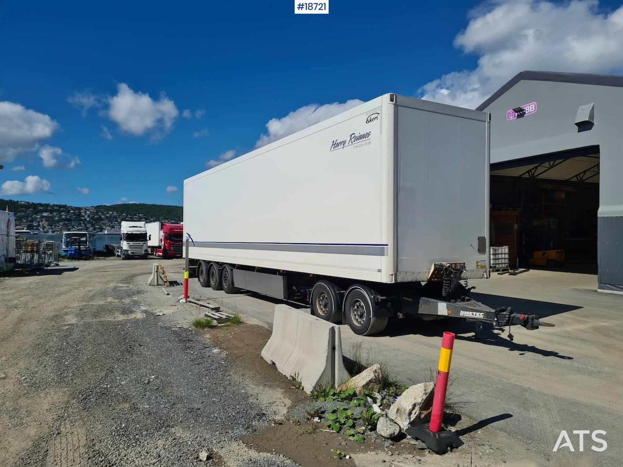 Ekeri 3-axle cabinet semitrailer w/ full side opening. - Trailer kotak tertutup: gambar 1 Ekeri 3-axle cabinet semitrailer w/ full side opening. - Trailer kotak tertutup: gambar 1