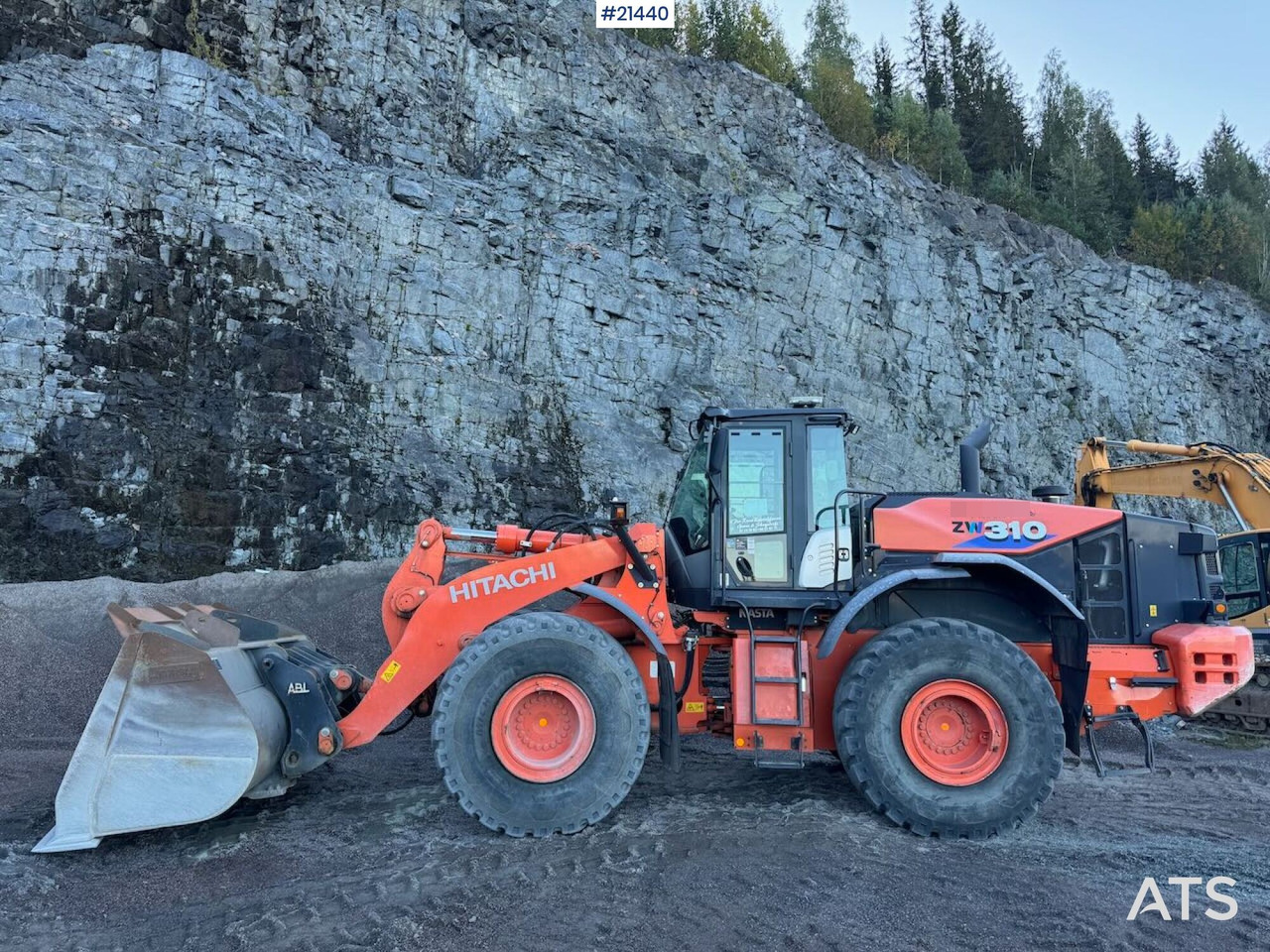 Hitachi ZW310 - Wheel loader: gambar 2 Hitachi ZW310 - Wheel loader: gambar 2