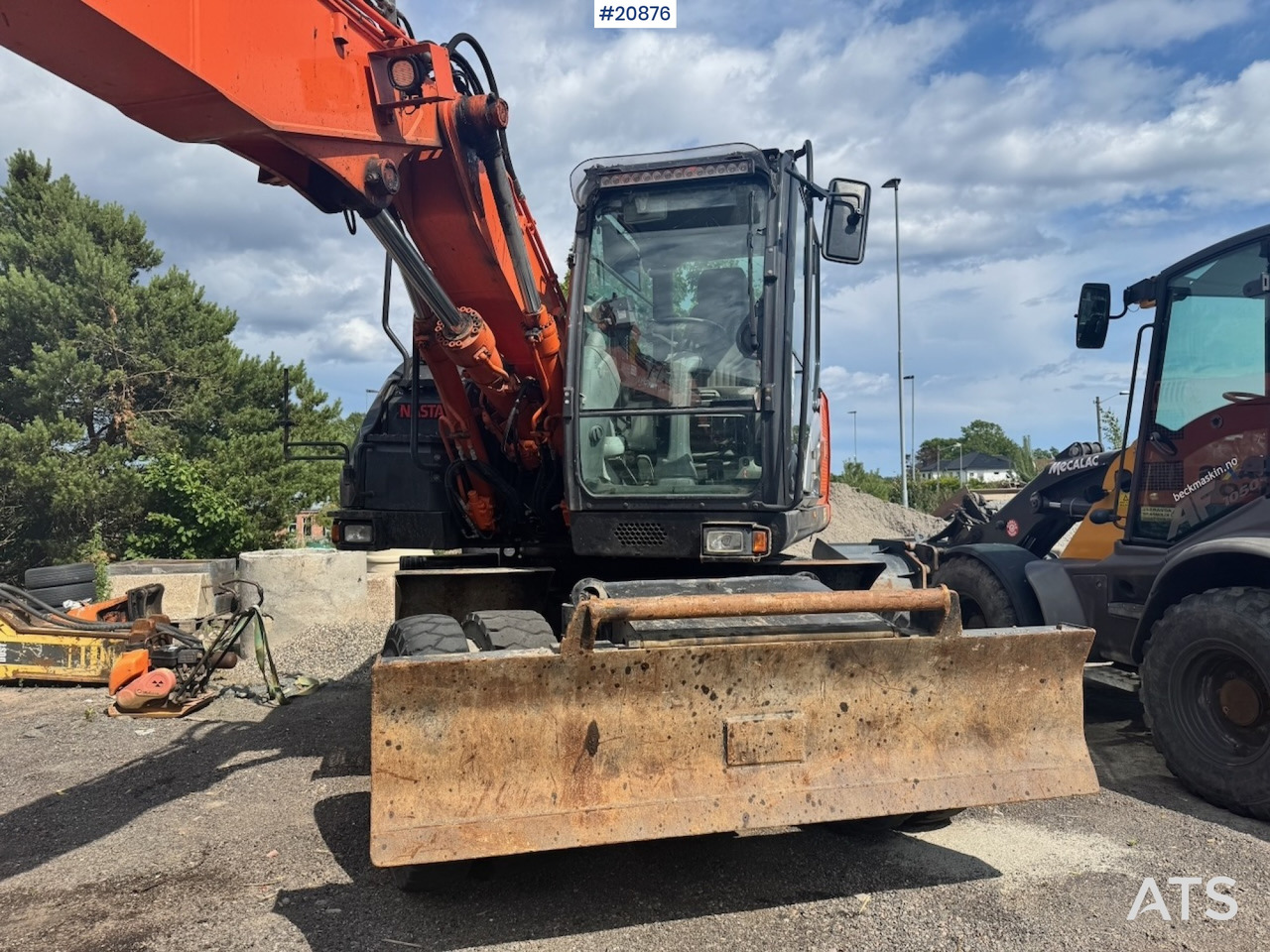 Ekskavator roda Hitachi ZX140W-5B: gambar 10
