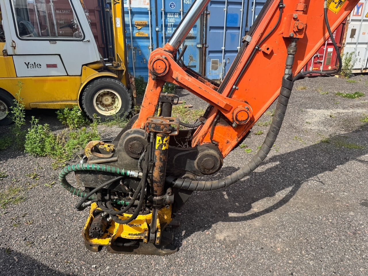 Ekskavator roda Hitachi ZX140W-5B: gambar 18