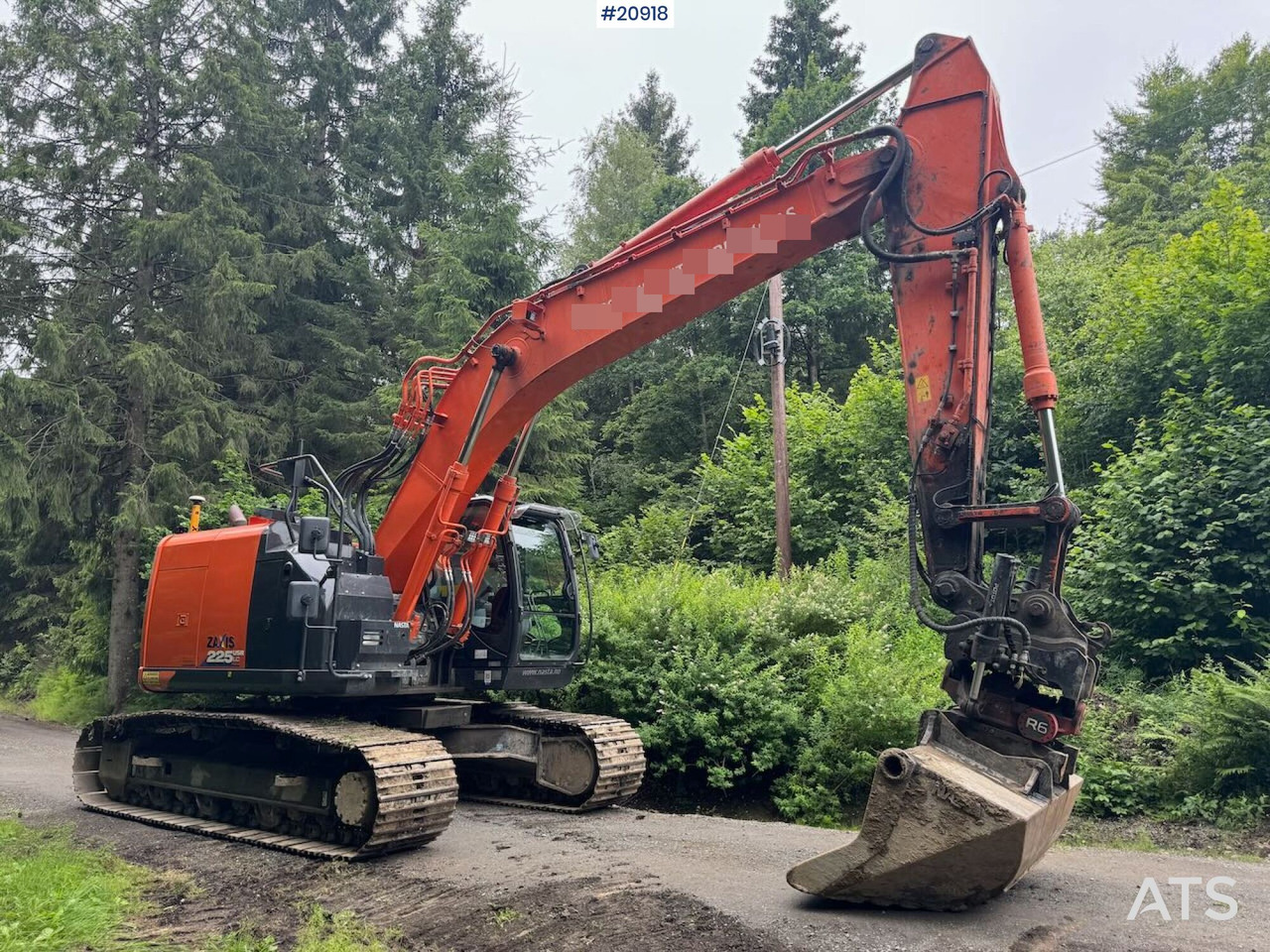 Hitachi ZX225 - Ekskavator perayap: gambar 1 Hitachi ZX225 - Ekskavator perayap: gambar 1