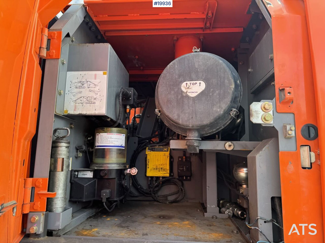 Ekskavator Hitachi ZX300LC-6: gambar 24