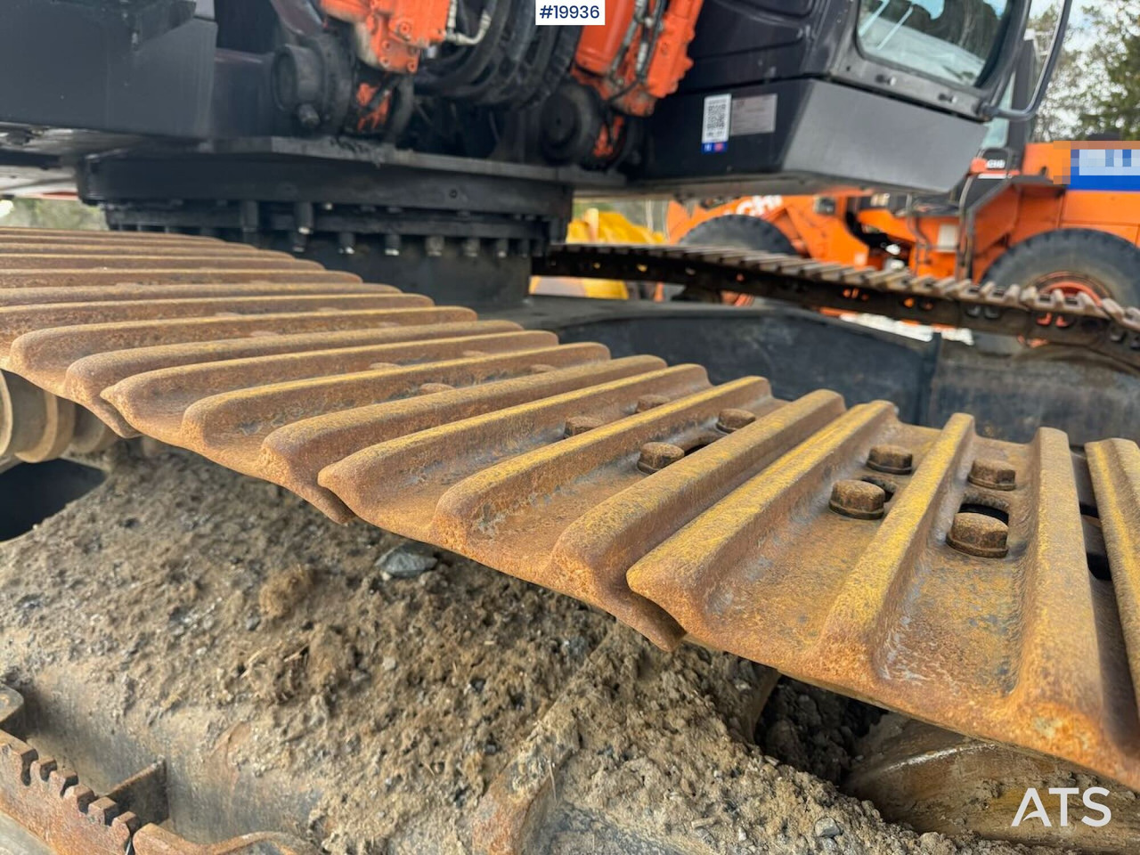 Ekskavator Hitachi ZX300LC-6: gambar 18