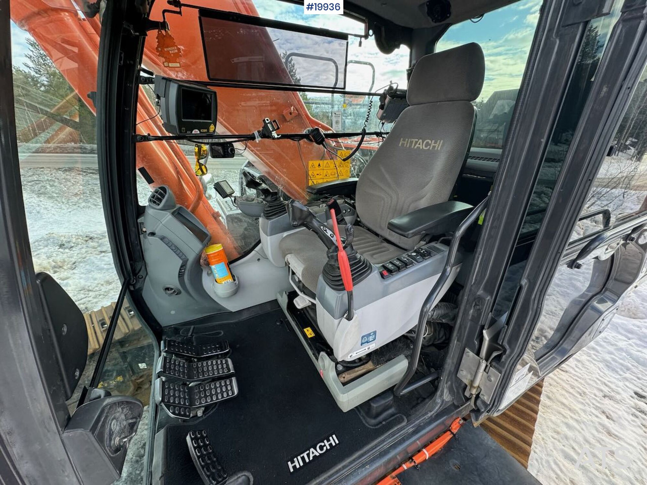 Ekskavator Hitachi ZX300LC-6: gambar 29