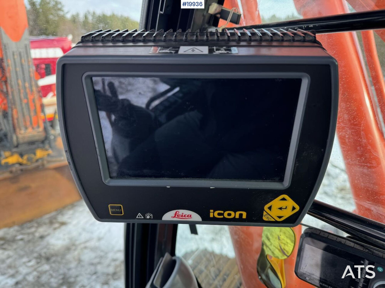 Ekskavator Hitachi ZX300LC-6: gambar 31