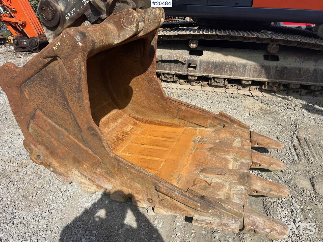 Ekskavator Hitachi ZX350LC-3: gambar 28