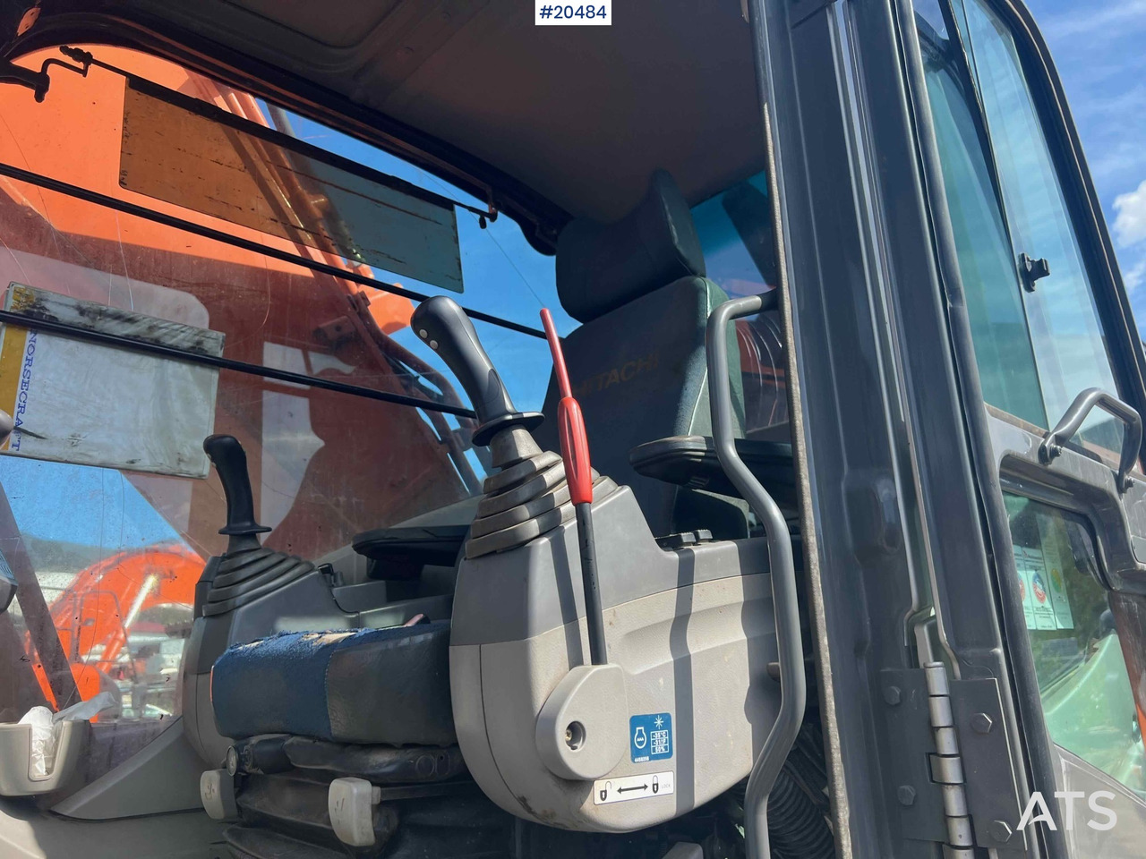 Ekskavator Hitachi ZX350LC-3: gambar 12