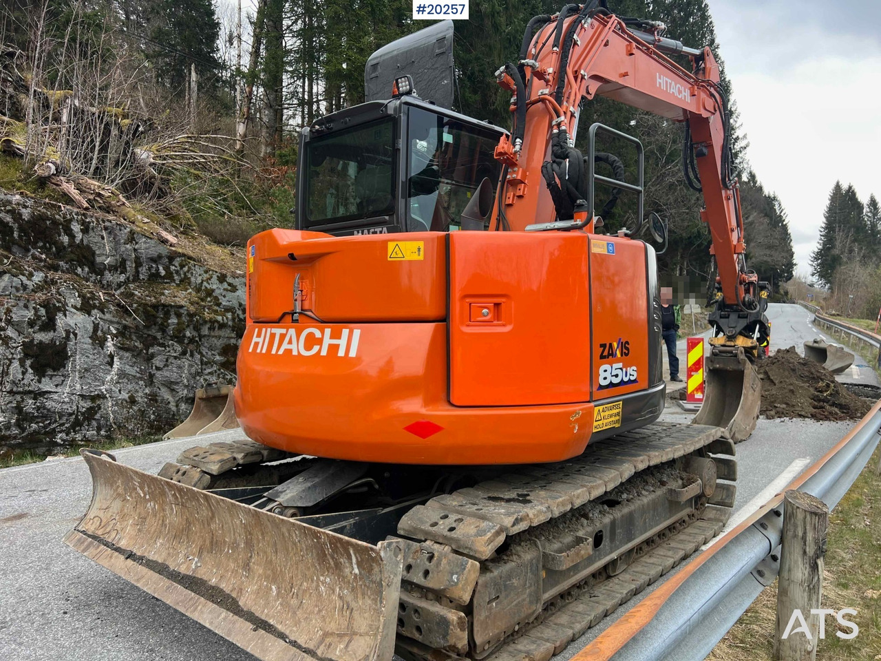 Ekskavator mini Hitachi ZX85 US-6: gambar 11