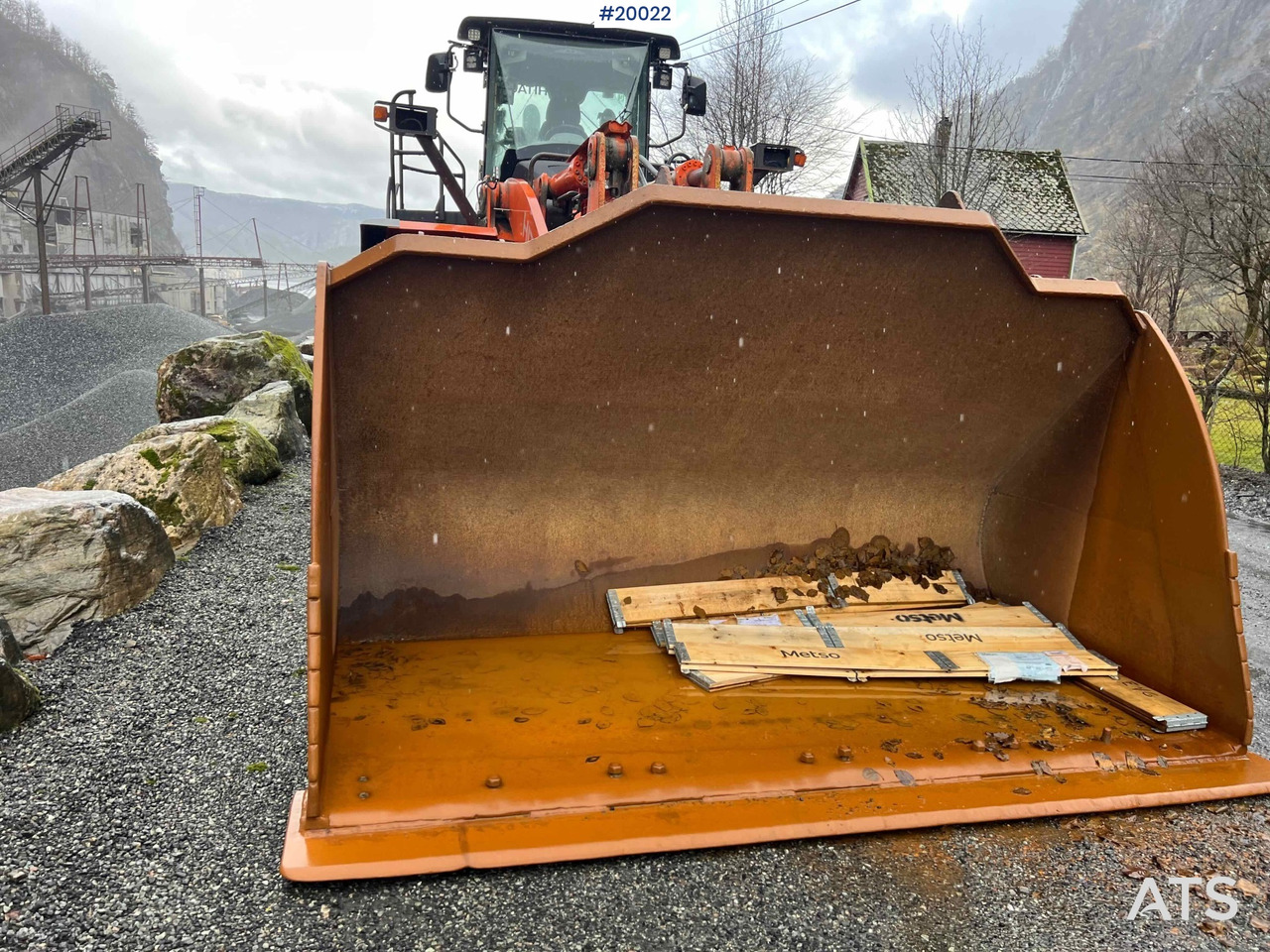 Hitachi zw370-6 - Wheel loader: gambar 4 Hitachi zw370-6 - Wheel loader: gambar 4