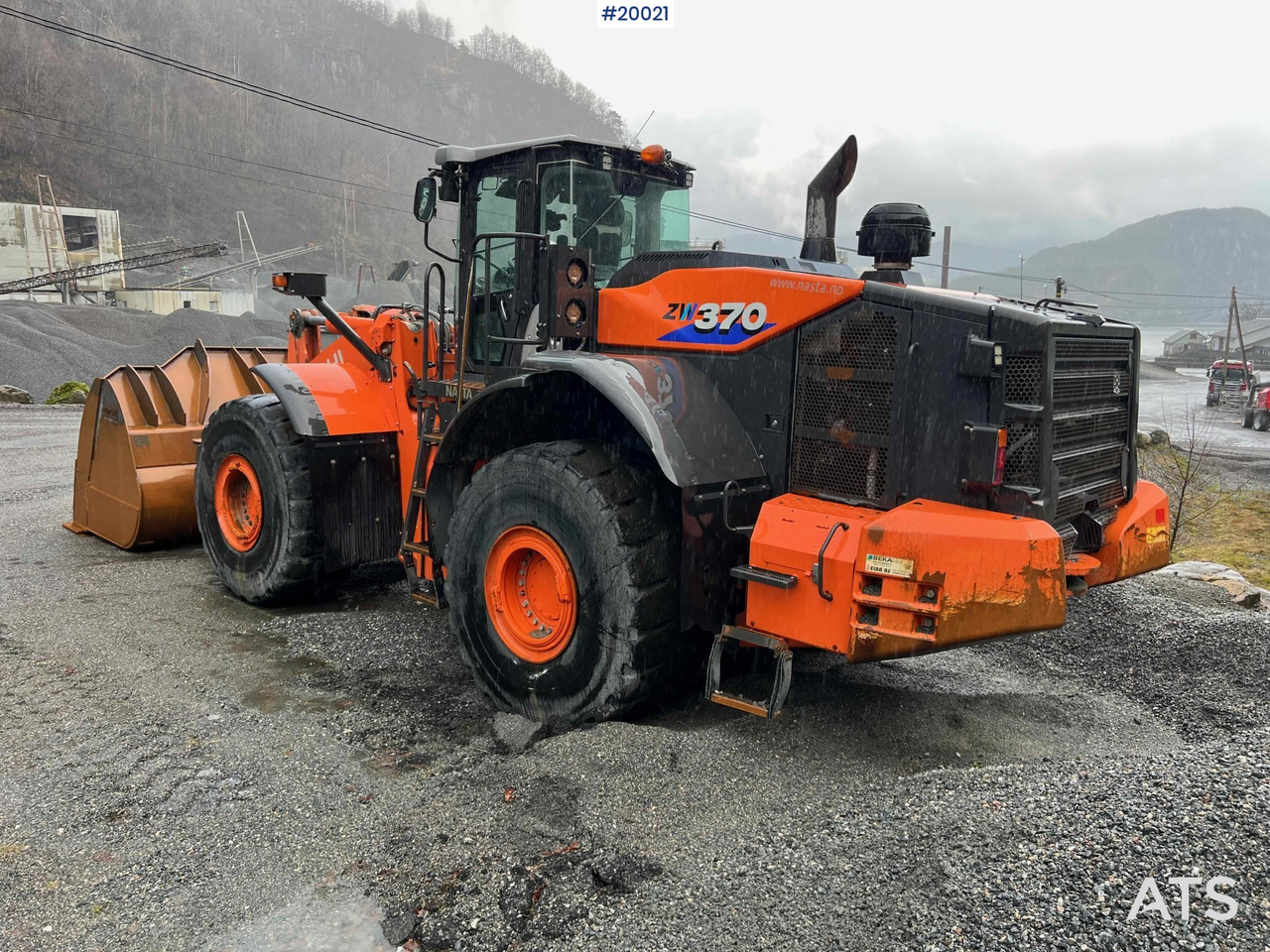 Hitachi zw370-6 - Wheel loader: gambar 4 Hitachi zw370-6 - Wheel loader: gambar 4