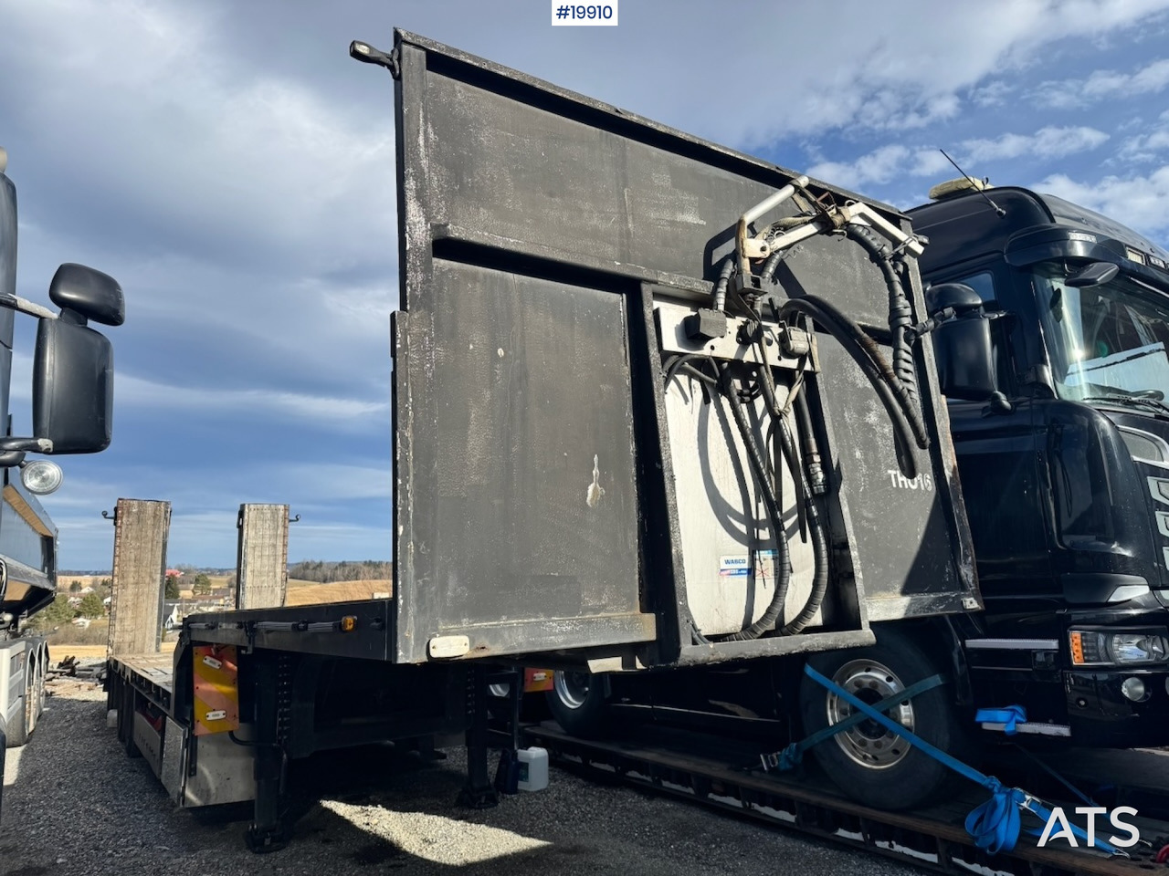Istrail 3 akslet maskinsemi - Semi-trailer low bed: gambar 1 Istrail 3 akslet maskinsemi - Semi-trailer low bed: gambar 1