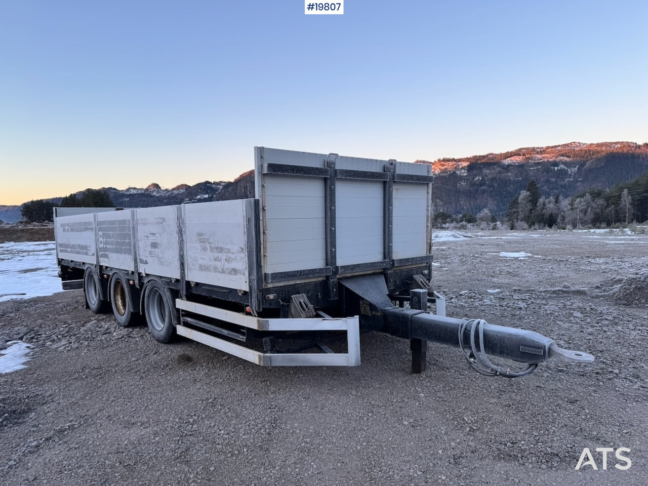 Istrail 3 akslet plankjerre - Trailer flatbed: gambar 3 Istrail 3 akslet plankjerre - Trailer flatbed: gambar 3
