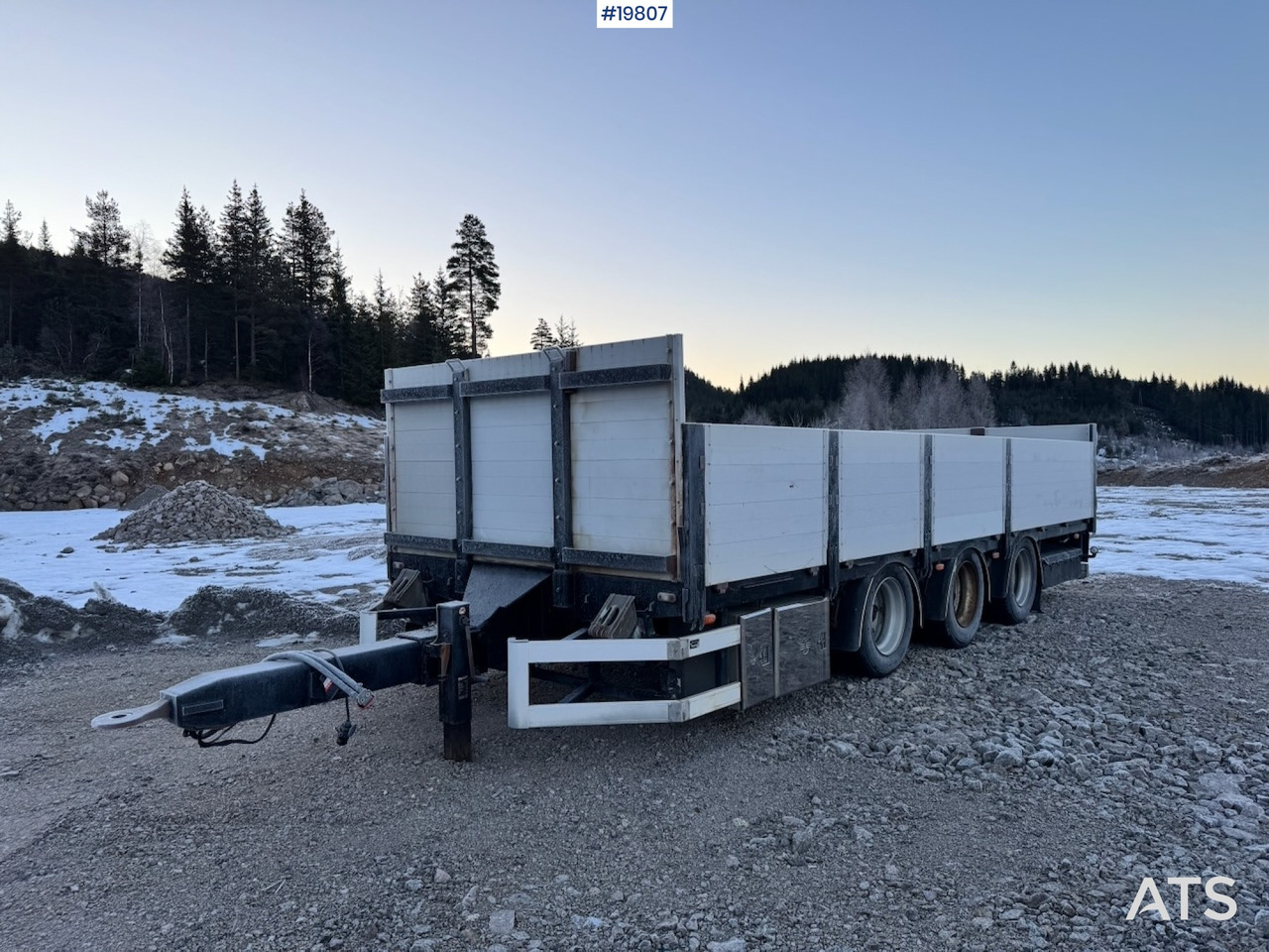 Istrail 3 akslet plankjerre - Trailer flatbed: gambar 1 Istrail 3 akslet plankjerre - Trailer flatbed: gambar 1