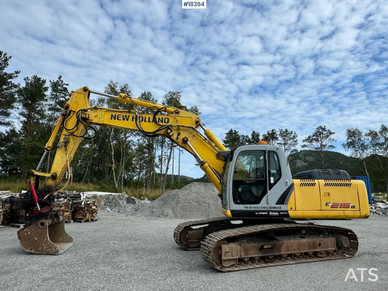 Kobelco E215B - Ekskavator: gambar 1 Kobelco E215B - Ekskavator: gambar 1